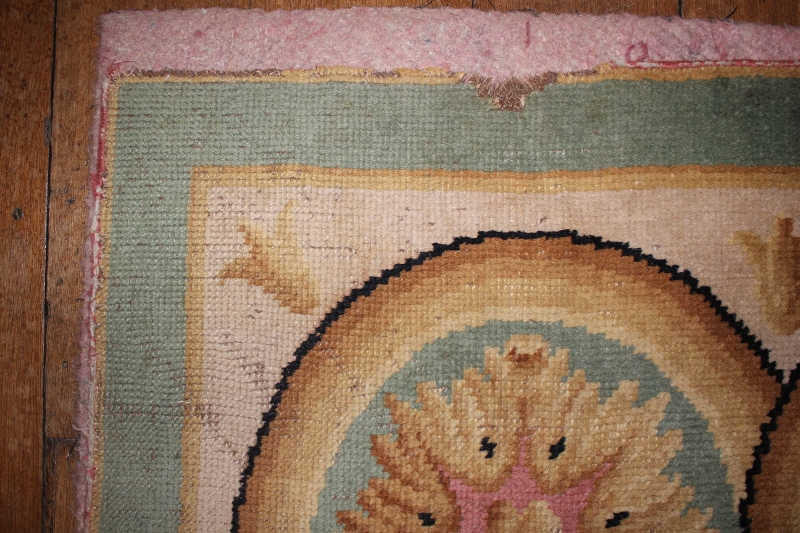 savonaire-carpet-corner-damage.jpg savonaire-carpet-corner-damage.jpg